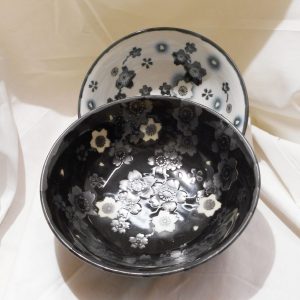 set Due biotole bianca e nera con fiori 696-404-010
