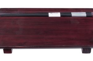 tavolino legno con bacchette 8252
